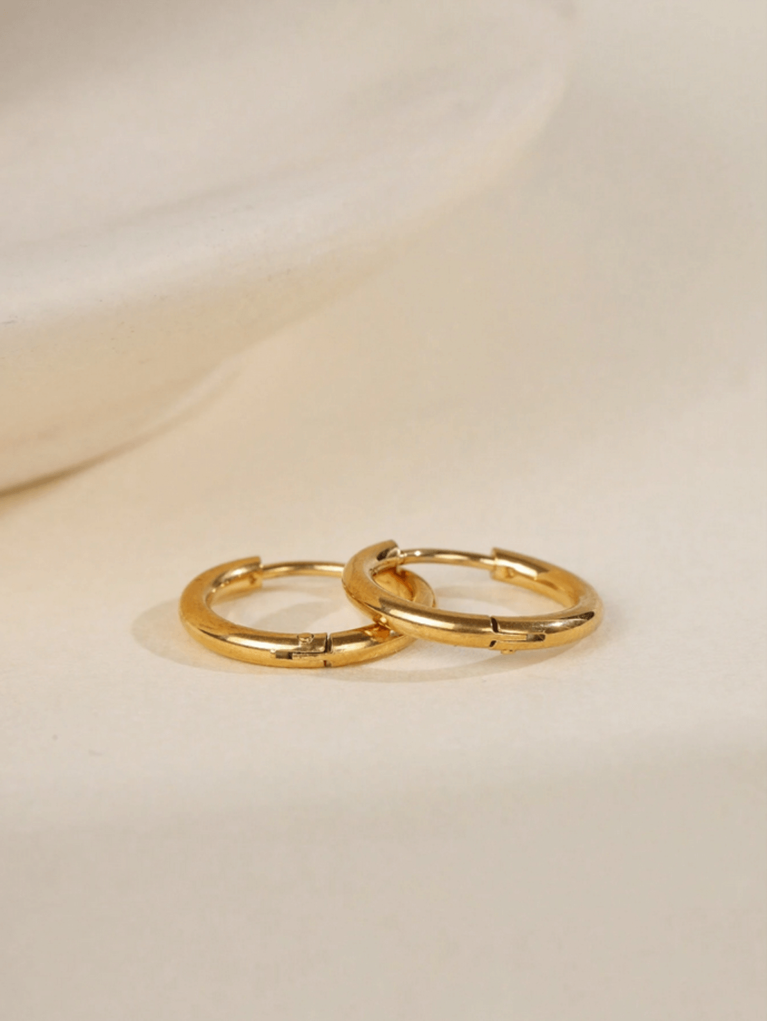 Elle Plain Hoop Earrings in 18k Gold Vermeil