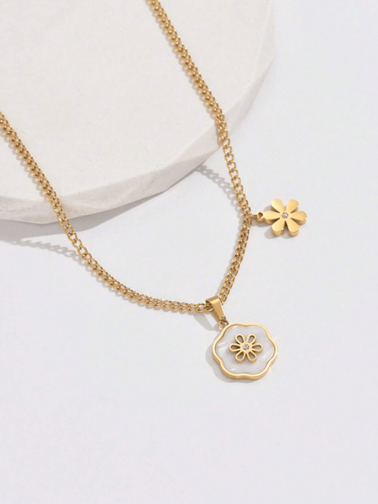 Elle Chic Design Flower Pendant Necklace in 18k Gold Vermeil