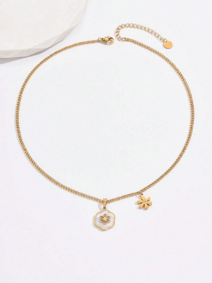 Elle Chic Design Flower Pendant Necklace in 18k Gold Vermeil