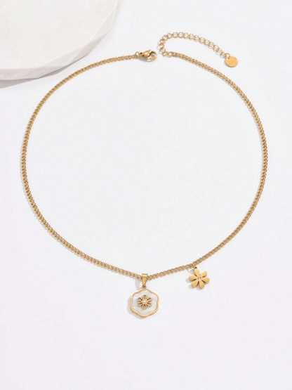 Elle Chic Design Flower Pendant Necklace in 18k Gold Vermeil