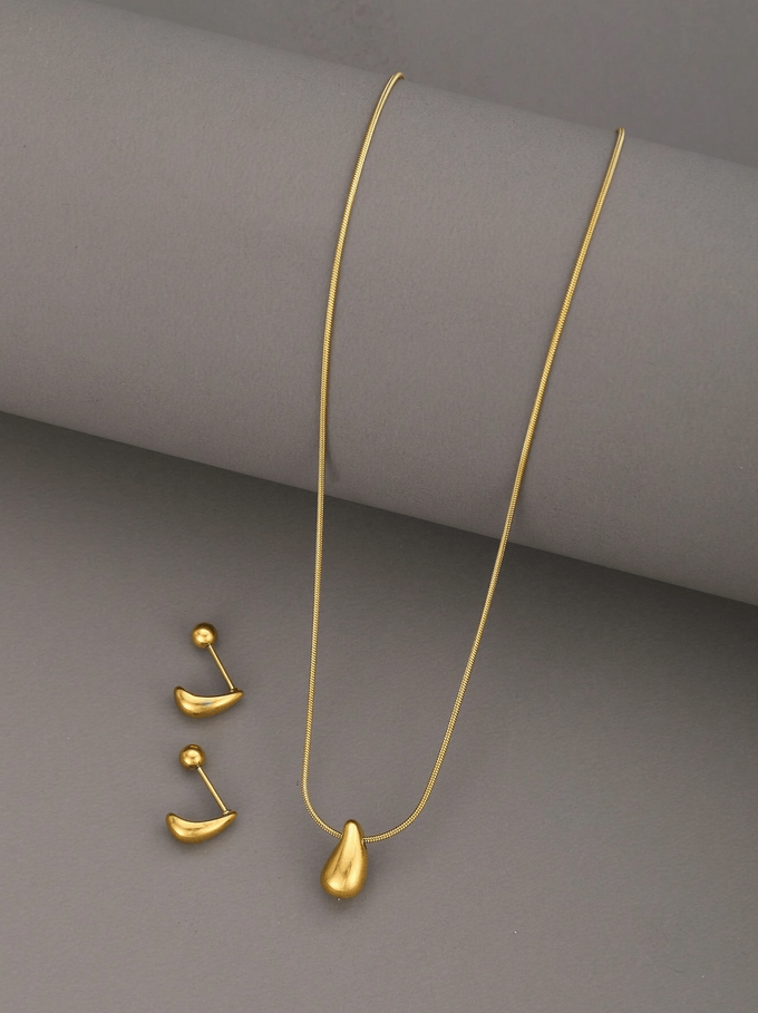 Elle Waterdrop Earrings and Necklace Jewelry Set in 18k Gold Vermeil